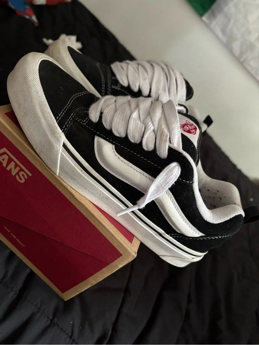 WILLING TO NEGOTIATE Vans mens Black & White Classic Skate shoes